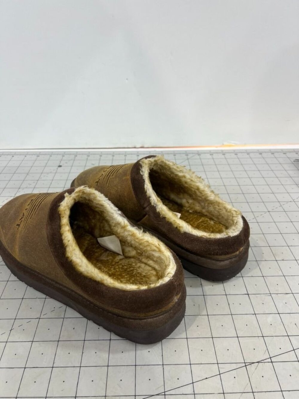 Ariat Men’s Brown Leather Sherpa-Lined Slippers Size 8 American Flag Design - Picture 3 of 6